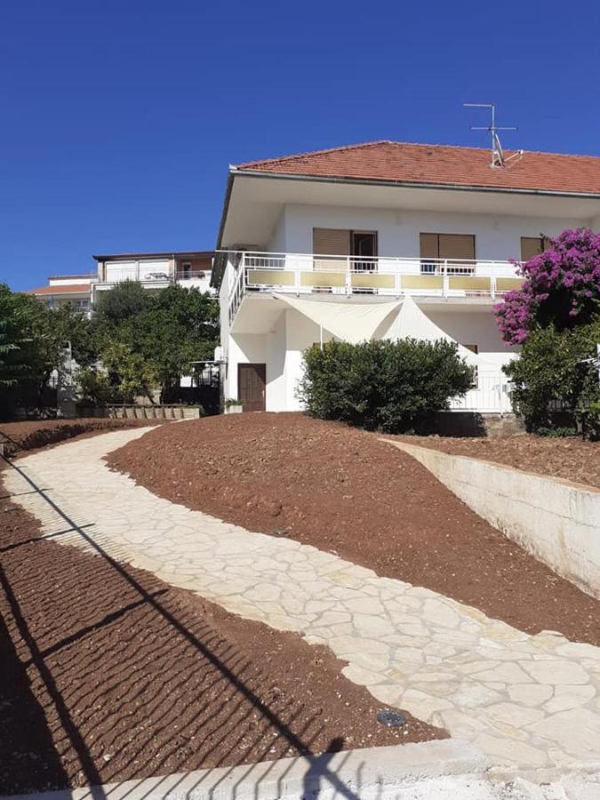 Apartman Simac Okrug Gornji Trogir Ngoại thất bức ảnh