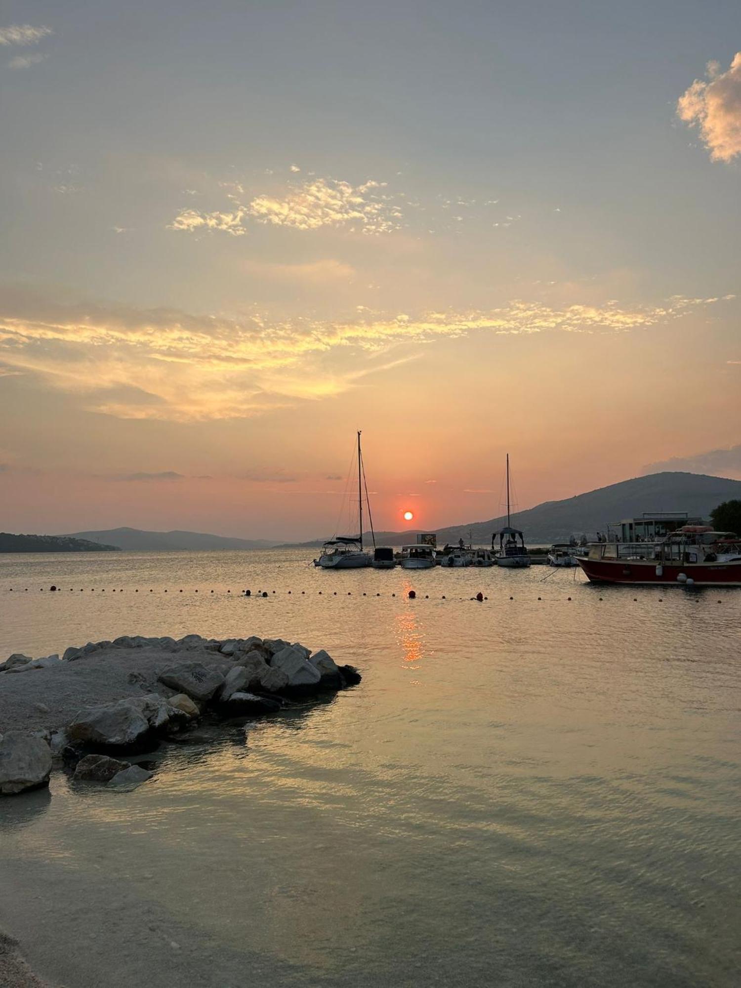 Apartman Simac Okrug Gornji Trogir Ngoại thất bức ảnh